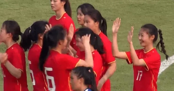 FB体育官方网站-国际女子足球比赛中，中国队实现完美胜利