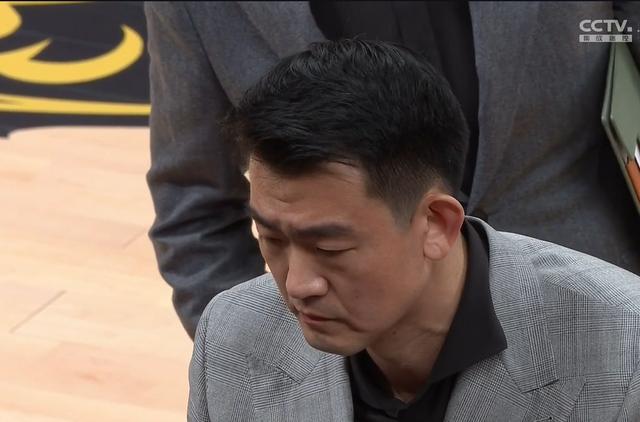 FB体育官网-战胜强敌，巨人队豪取连胜，冲刺冠军