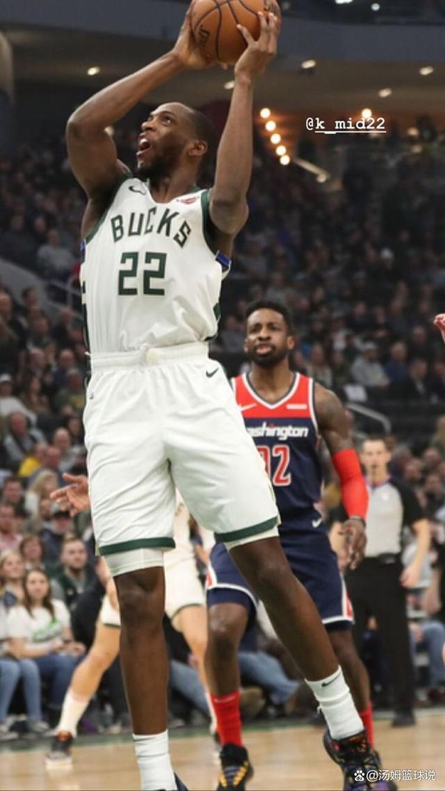 -雄鹿客场力克灰熊，米德尔顿25分