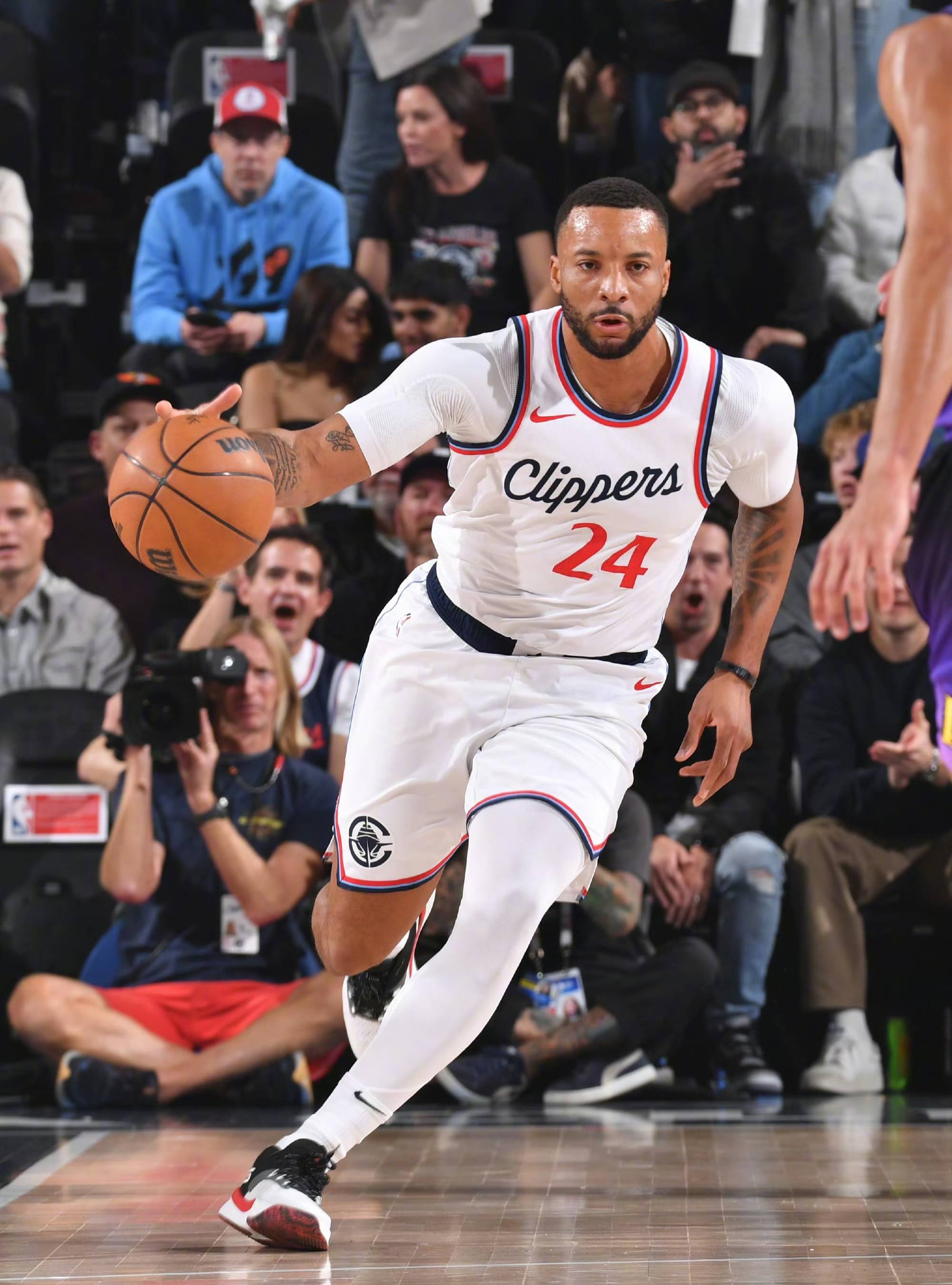 FB体育官网-快船惨败鹈鹕，遭遇三连败