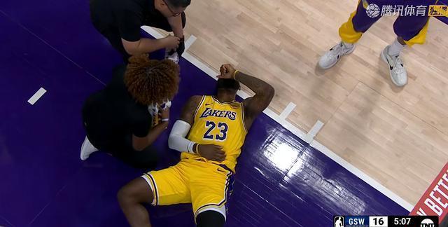 勇士遭湖人逆转,库里受伤离场 勇士遭湖人逆转,库里受伤离场