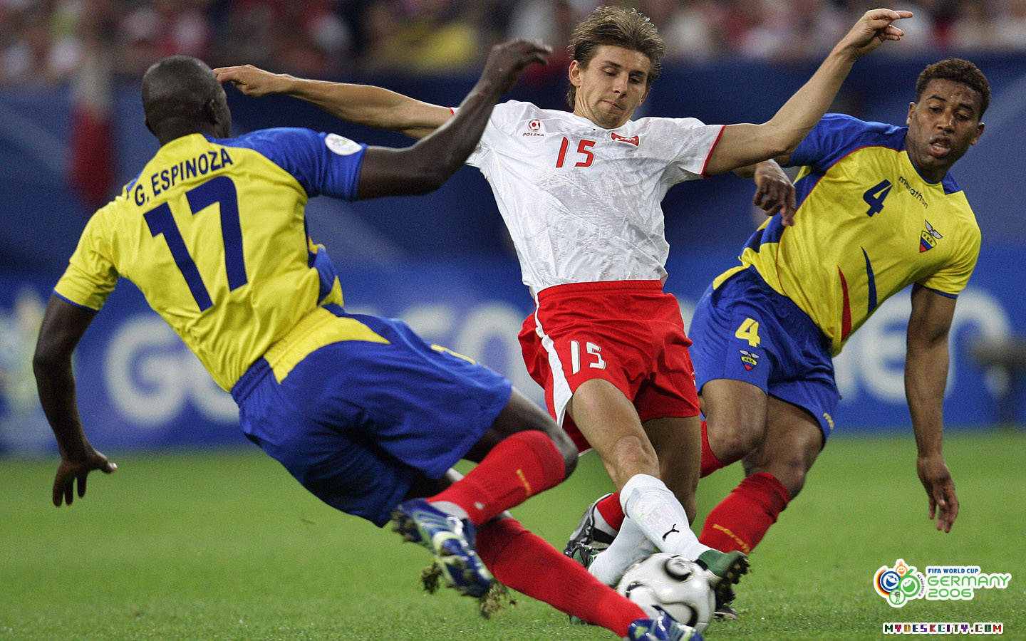 曼联在英超比赛中赢下狼队